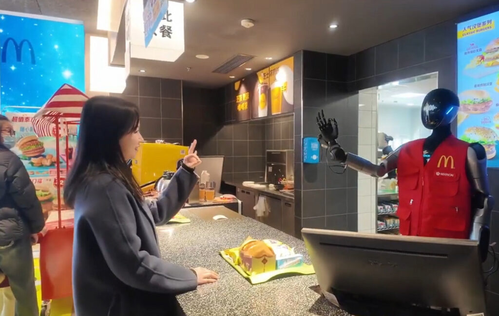 Ανθρωποειδή ρομπότ πίσω από τον πάγκο: το fast food αλλάζει μορφή