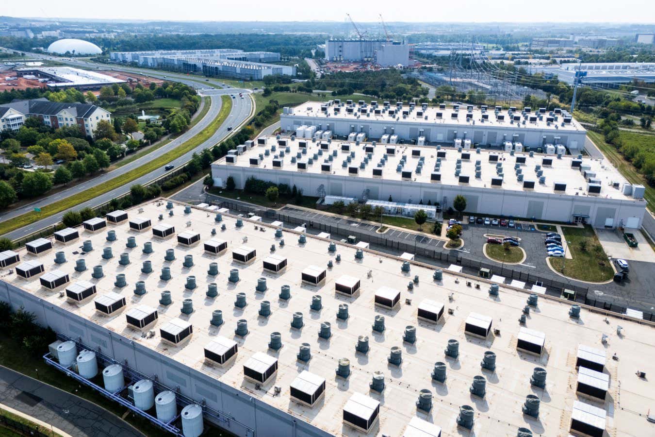 Τα data centers της AI ζεσταίνουν τη γη γύρω τους έως και 9 βαθμούς