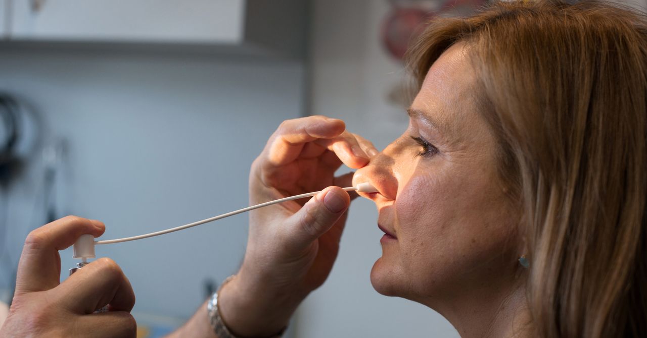 Άπνοια ύπνου στις γυναίκες: η διάγνωση που χάνεται στη σκιά της εμμηνόπαυσης