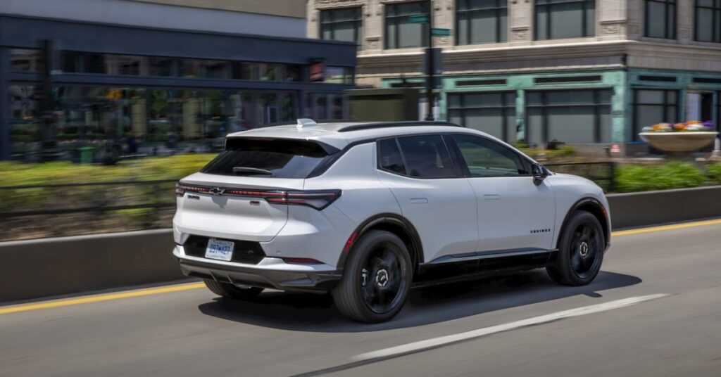 Τα καινούργια ηλεκτρικά δεν πουλάνε — τα μεταχειρισμένα όμως σπάνε ρεκόρ