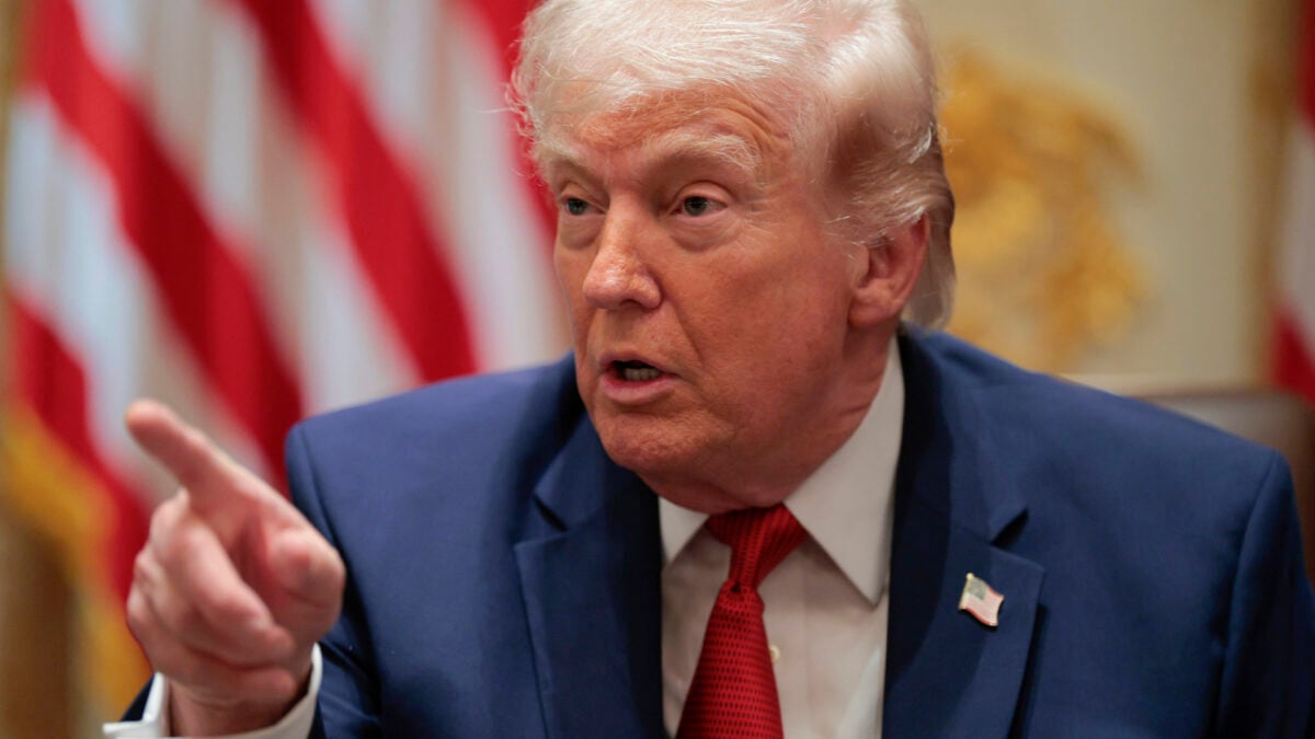 Η επίσημη εφαρμογή του Λευκού Οίκου παρακολουθεί την τοποθεσία σου κάθε τέσσερα λεπτά