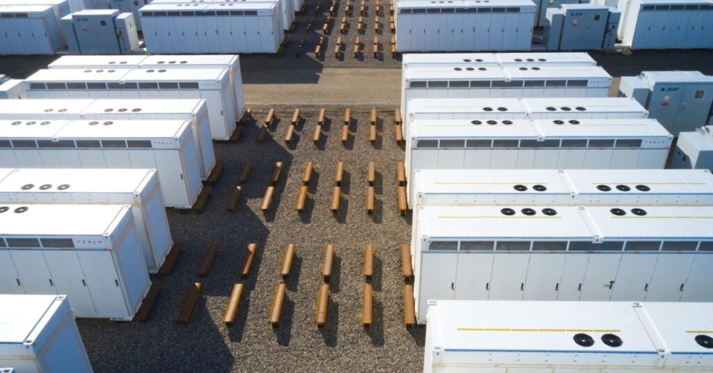 Στέλεχος της Tesla αποχωρεί για το Coinbase — το brain drain συνεχίζεται