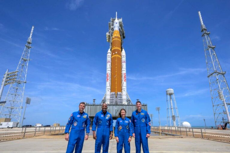 Artemis II: Οι άνθρωποι επιστρέφουν στη Σελήνη για πρώτη φορά εδώ και 53 χρόνια