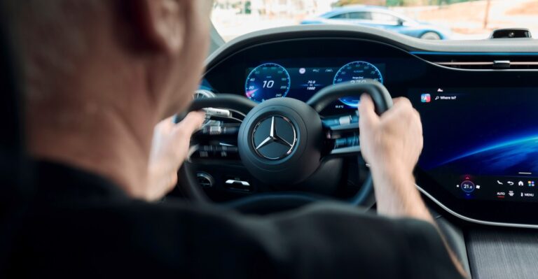 Η Mercedes αποχαιρετά το τιμόνι — και το κάνει με στυλ