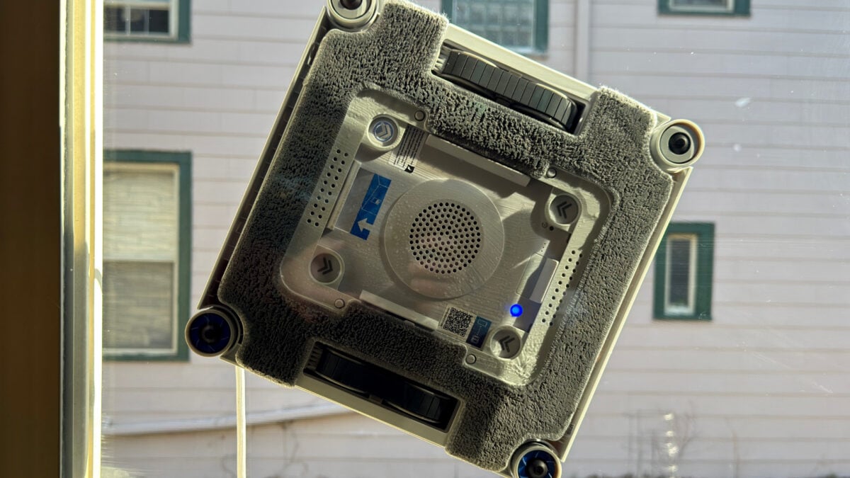 Το ρομπότ που καθαρίζει τζάμια υπάρχει — αλλά δεν είναι για όλους