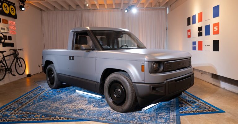 Slate Truck: Το ηλεκτρικό pickup που στοιχηματίζει στη λιτότητα