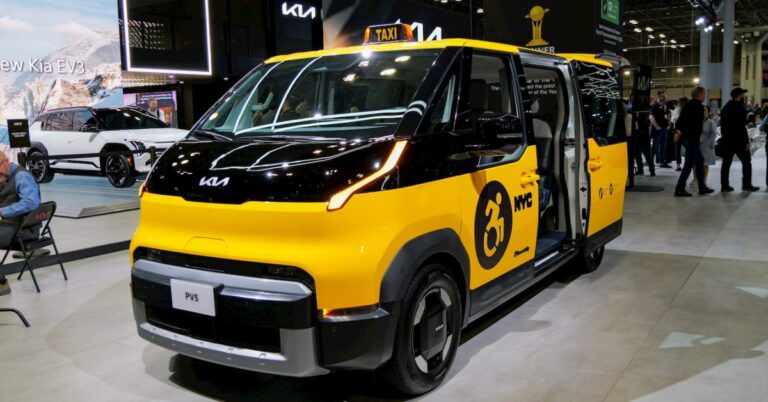Το Kia PV5 WAV έρχεται στη Νέα Υόρκη ως το πρώτο ηλεκτρικό ταξί για ΑμεΑ