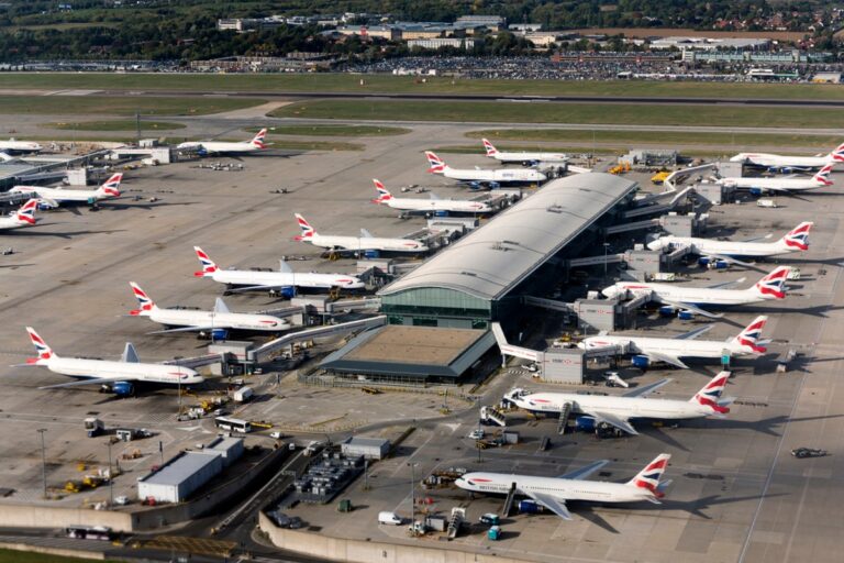 Καύσιμα, πόλεμος και πτήσεις: Πόσο κινδυνεύει πραγματικά το καλοκαίρι σας