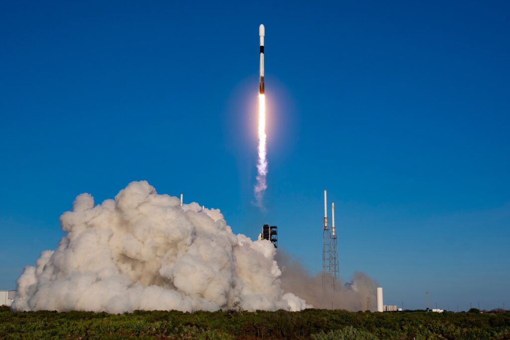 Falcon 9 ξανασηκώνει τη Cygnus προς τον ISS