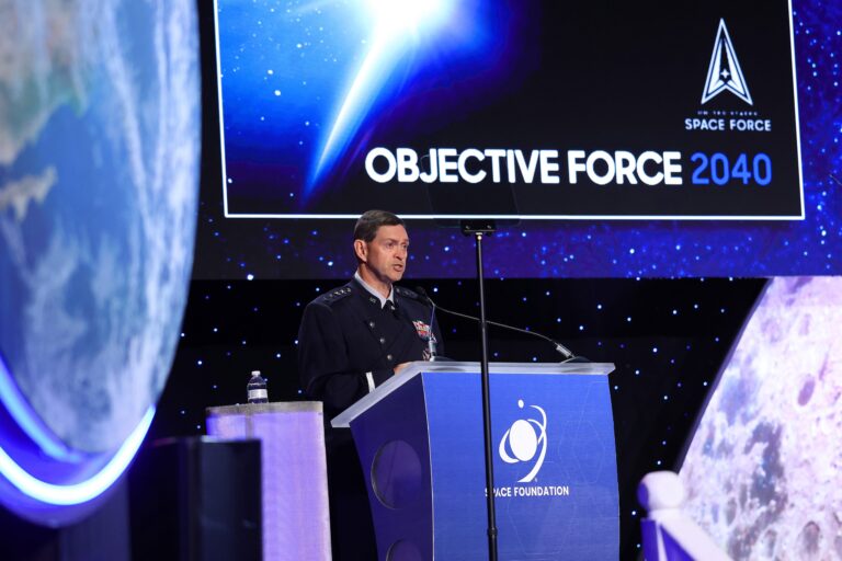 Ο Saltzman παρουσίασε το σχέδιο της Space Force για το 2040