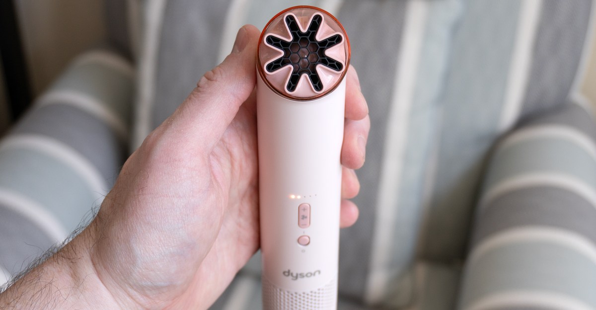 Το φορητό ανεμιστηράκι της Dyson είναι δυνατό αλλά θορυβώδες