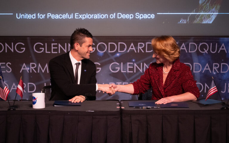 Η Λετονία υπέγραψε τις Συμφωνίες Artemis