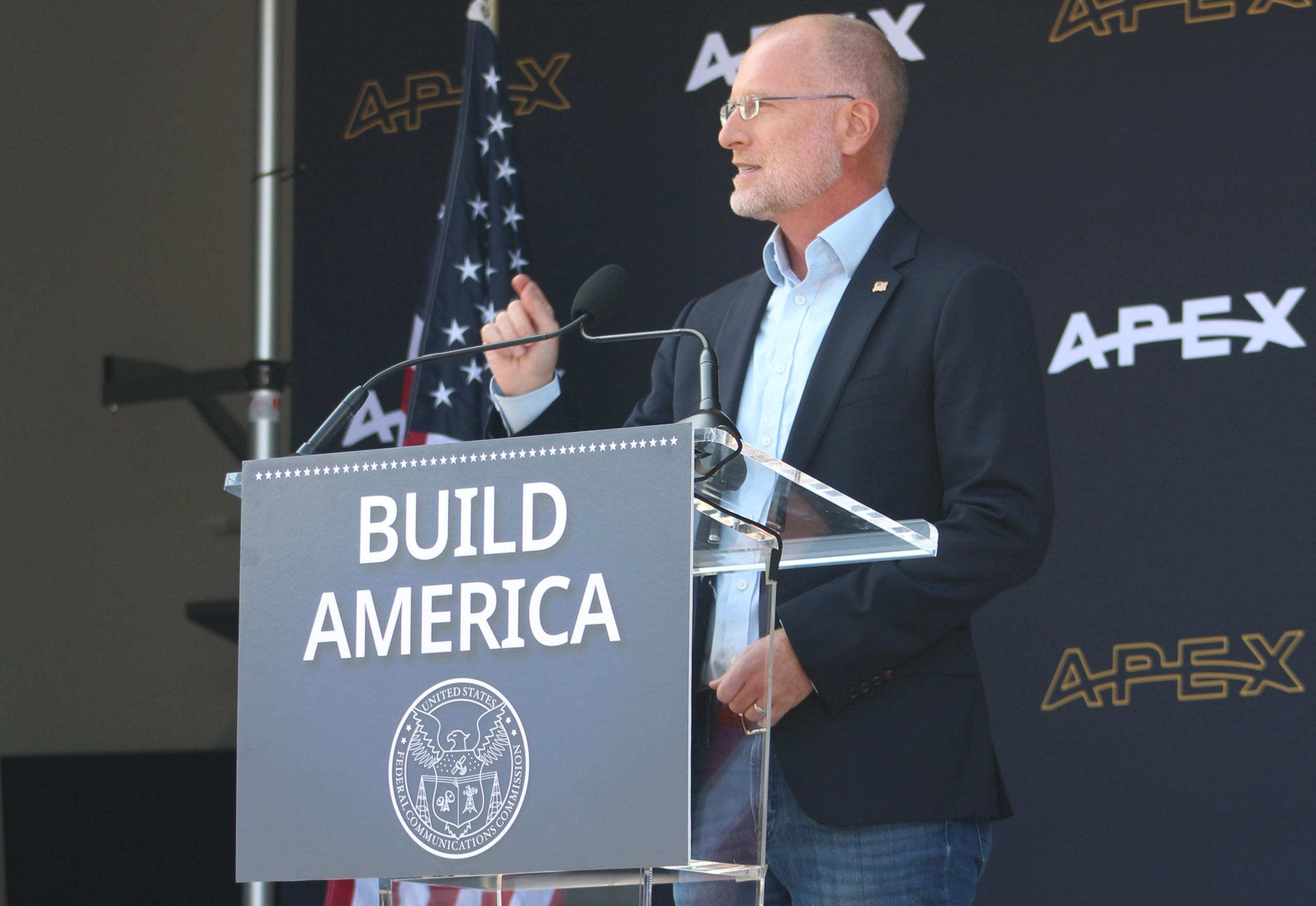 Η FCC απορρίπτει προσφυγές για το φάσμα δορυφόρων και τα D2D σχέδια