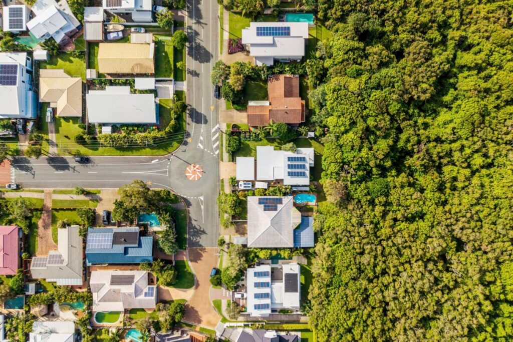 Σχεδόν δωρεάν σπίτι και ηλεκτρικό αυτοκίνητο με ηλιακά πάνελ και μπαταρία