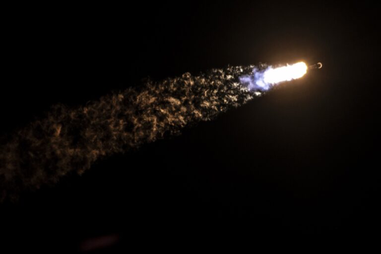 Τμήμα Falcon 9 αναμένεται να προσκρούσει στη Σελήνη τον Αύγουστο