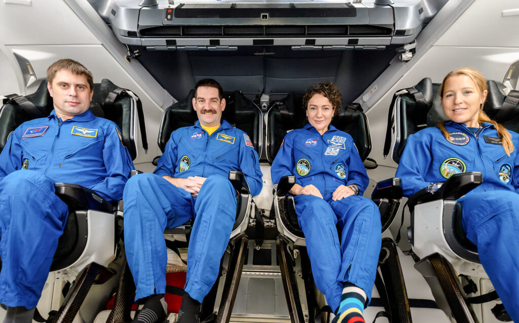 Η NASA διατηρεί τις εξαμηνιαίες αποστολές στον ISS