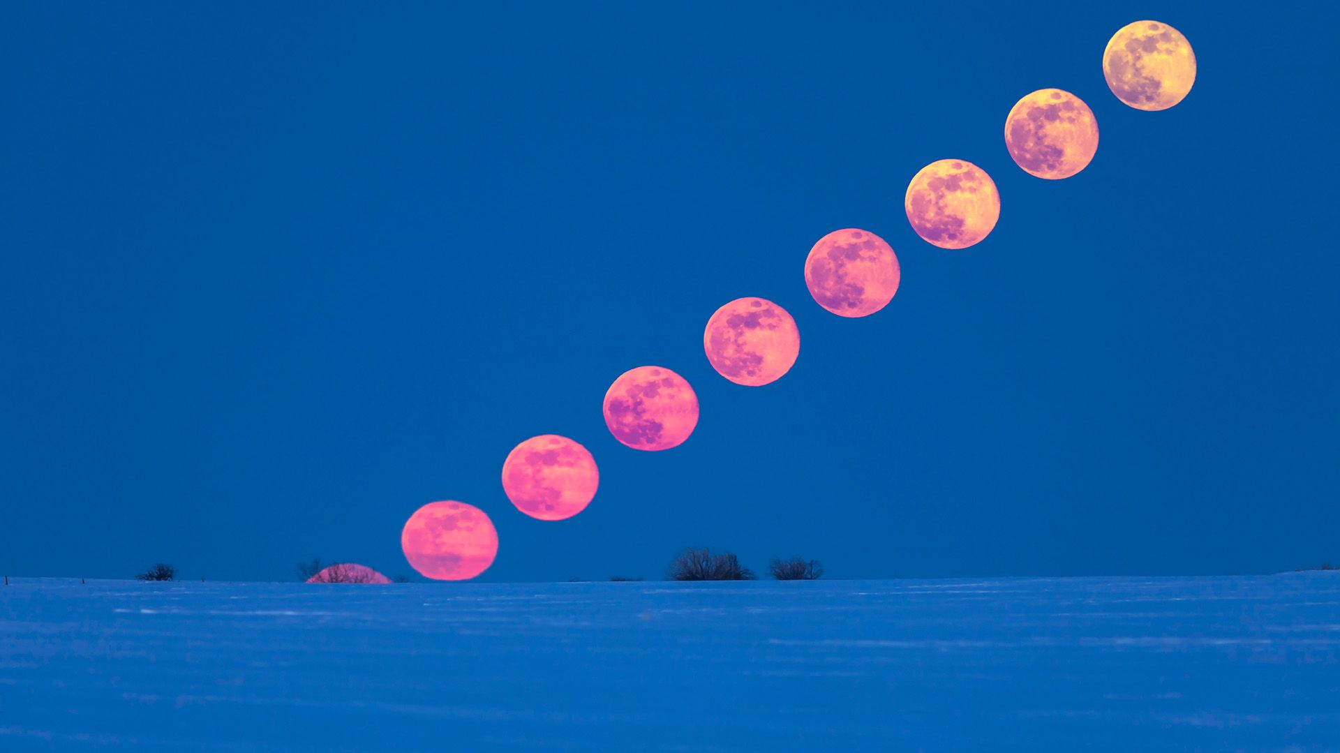 Blue Moon 2026: Μια εξαιρετικά σπάνια πανσέληνο ανατέλλει απόψε