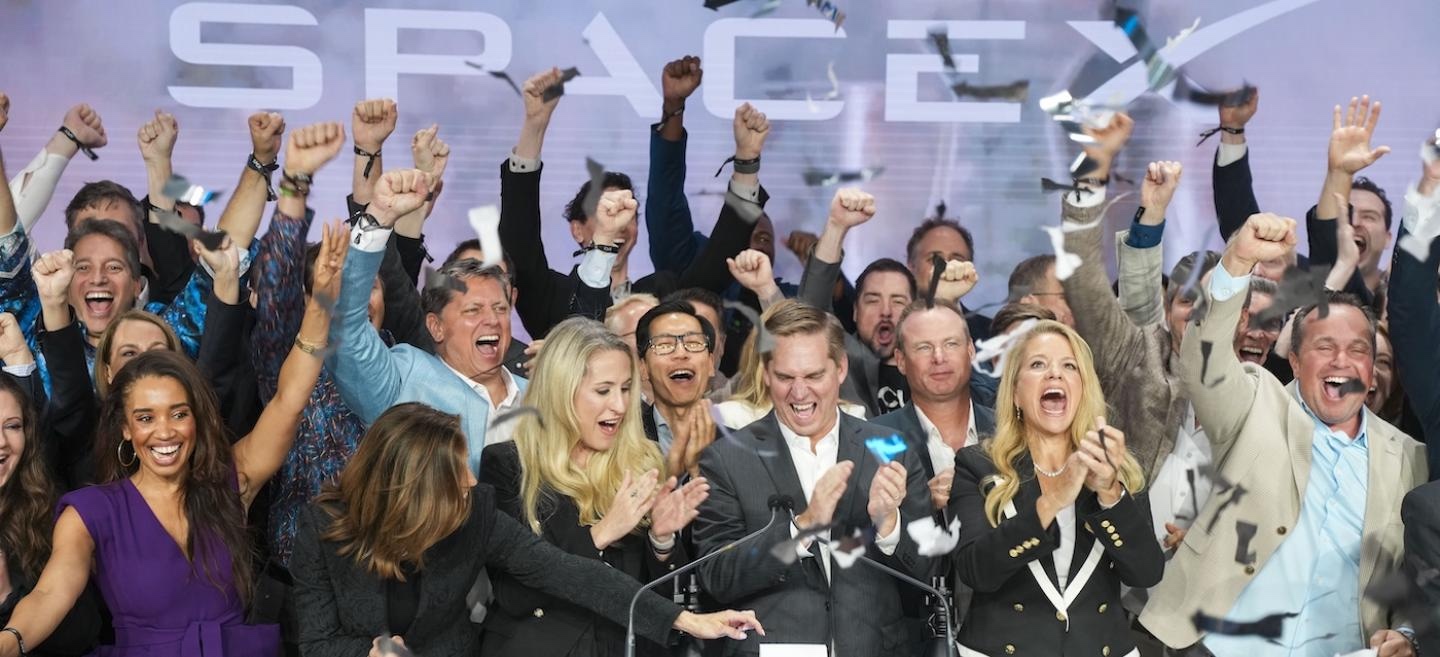 Η SpaceX ανέβηκε 19,2% στην ιστορική δημόσια εγγραφή