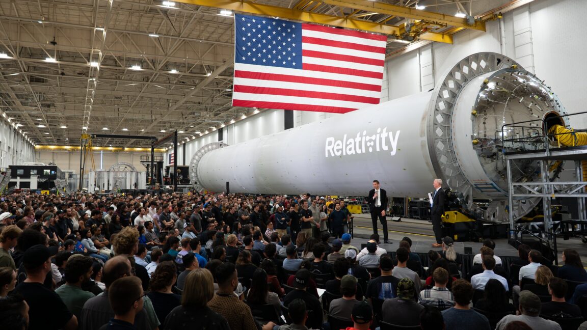 Επανεκκίνηση στη Blue Origin, ενώ η Relativity στρέφεται στον Άρη