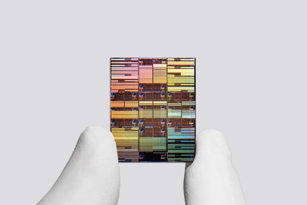 IBM: chip-ρεκόρ με σχεδόν 100 δισ. τρανζίστορ σε μέγεθος νυχιού