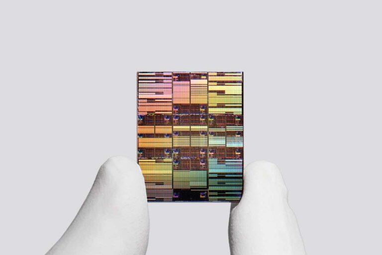 IBM: chip-ρεκόρ με σχεδόν 100 δισ. τρανζίστορ σε μέγεθος νυχιού