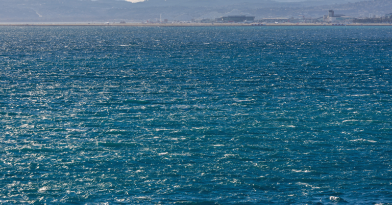 Πριν από 5–6 εκατ. χρόνια η Μεσόγειος σχεδόν αποξηράνθηκε — μοντέλο δείχνει επαναπλήρωση με άνοδο στάθμης κατά μέτρα την ημέρα