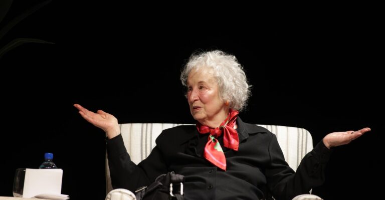 Η Margaret Atwood: Το πρόβλημα με την AI είναι το «garbage in, garbage out»