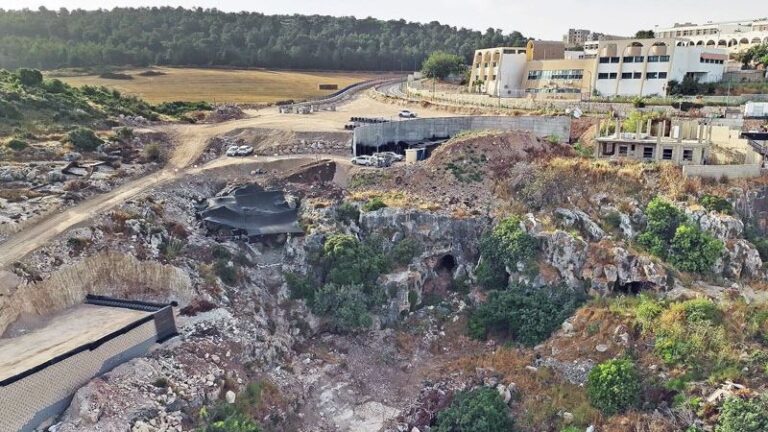 Ευρήματα 400.000 ετών σε σπήλαιο στο Ισραήλ αποκαλύπτουν «σύνθετη και πλούσια» προανθρώπινη κοινωνία