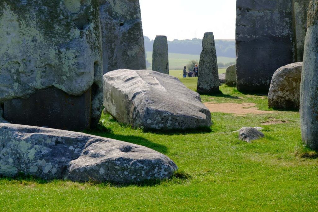 Η λίθινη πλάκα του Stonehenge πιθανότατα μεταφέρθηκε από ανθρώπους