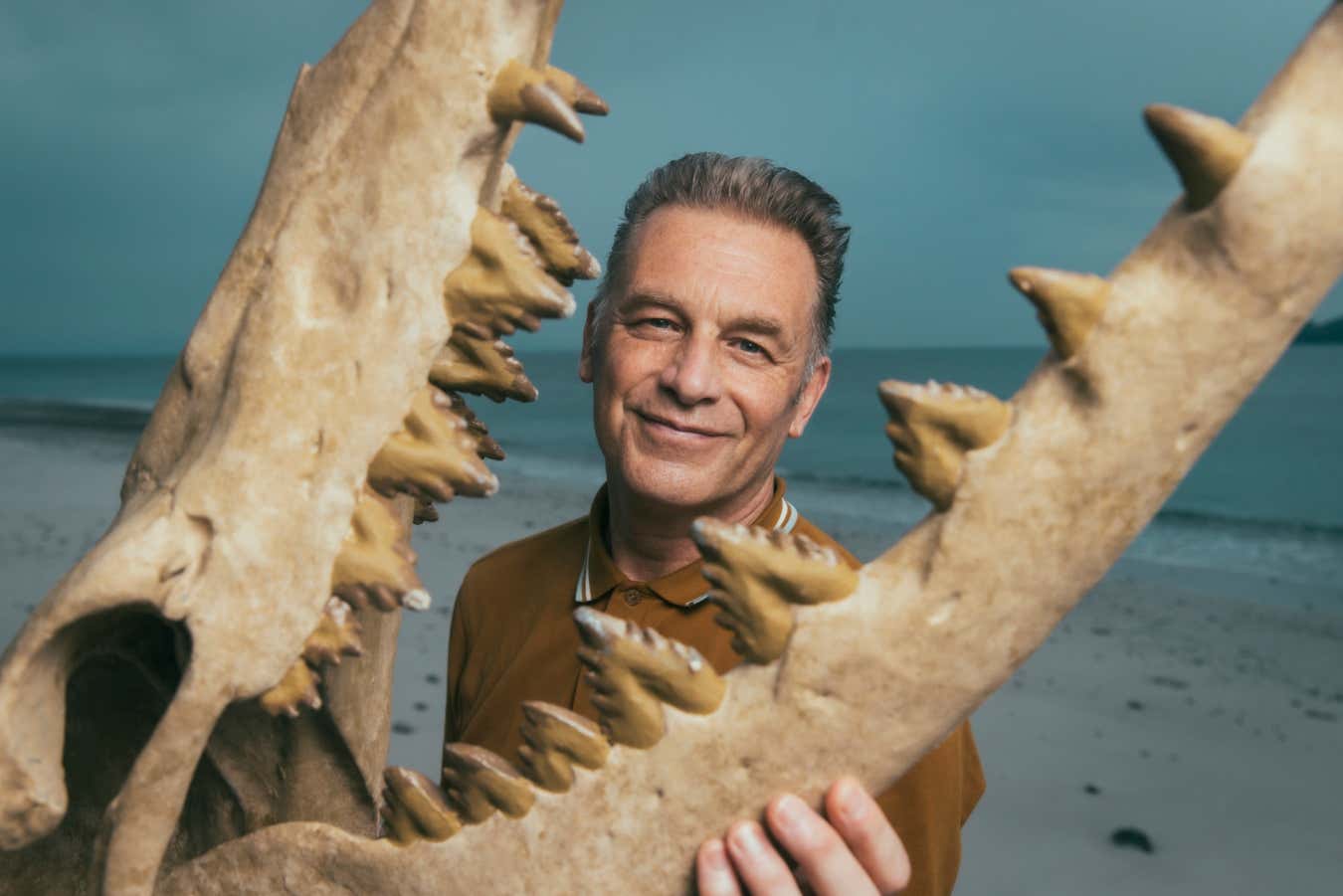 Chris Packham: Θα έπεφτα μπροστά σε έναν T. rex για να με καταπιεί