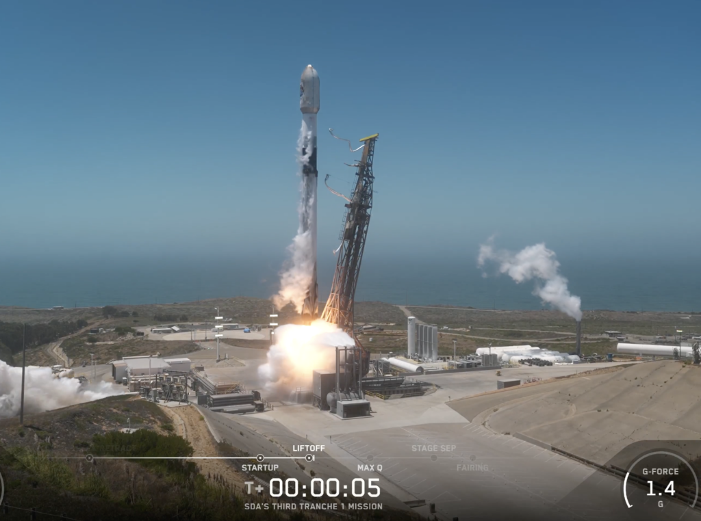 Η SpaceX εκτόξευσε 21 δορυφόρους για στρατιωτικό δίκτυο δεδομένων