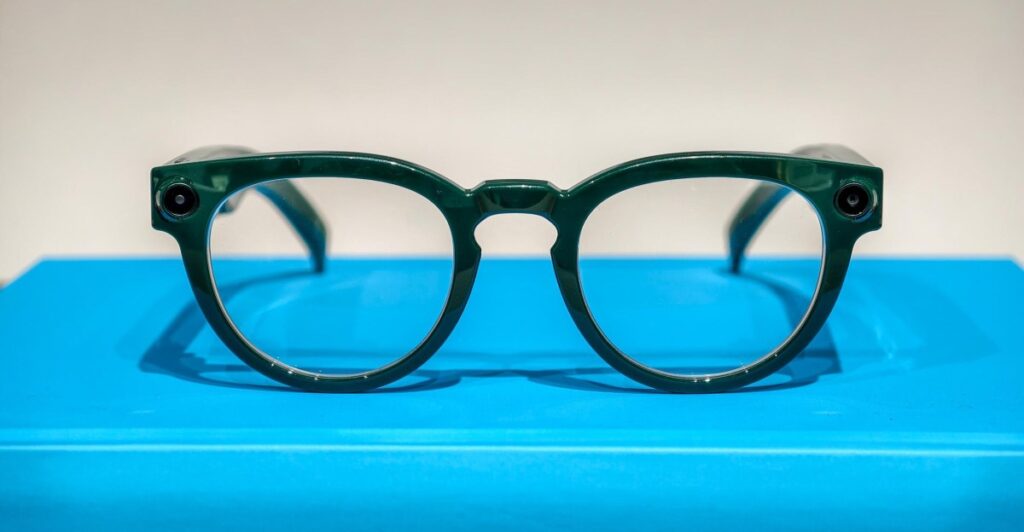 Τα smart glasses της Samsung αποκαλύφθηκαν από κοντά με μπαταρία έως 9 ώρες