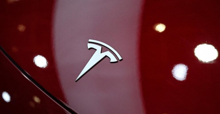 Οδηγός Tesla κατηγορείται για ανθρωποκτονία από αμέλεια στο Τέξας
