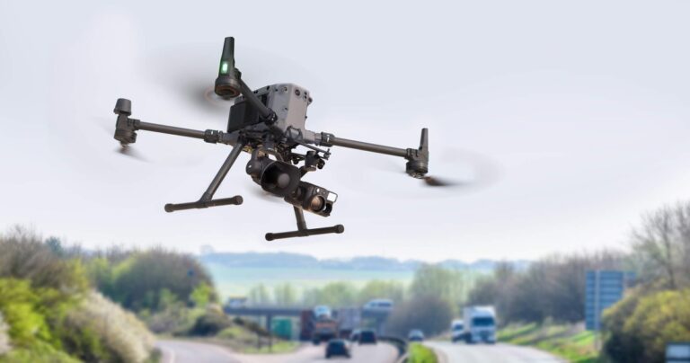 Τραμπ επιβάλλει δασμό 100% σε drones και ανταλλακτικά αεροσκαφών