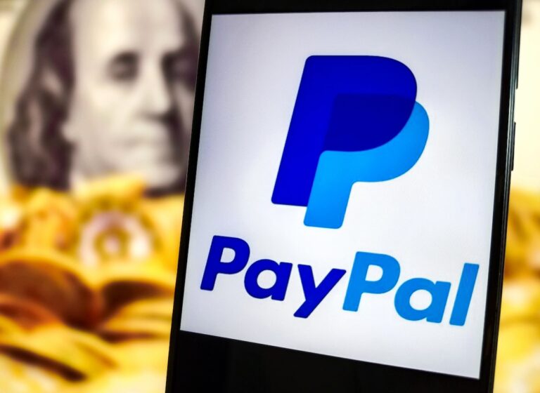 Σε εξέλιξη οι συνομιλίες για πώληση της PayPal σε Stripe και Advent