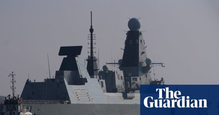 Το Royal Navy παρακολούθησε για τρεις ημέρες ρωσικά πλοία στα βρετανικά ύδατα