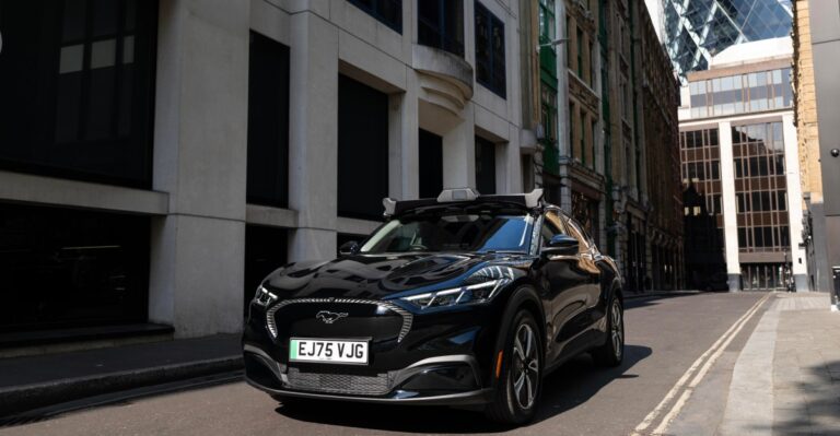 Uber λανσάρει πρώτη εμπορικά robotaxis στο Λονδίνο