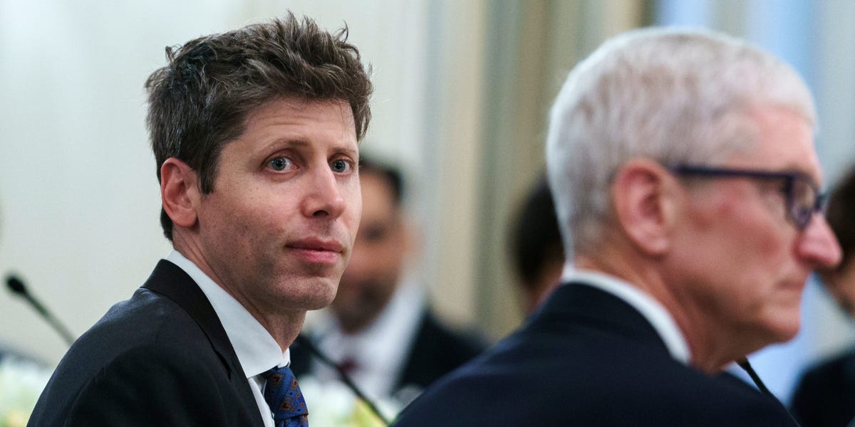 Ο Sam Altman δηλώνει «mega Apple fanboy» και λυπάται για την αγωγή της Apple κατά της OpenAI