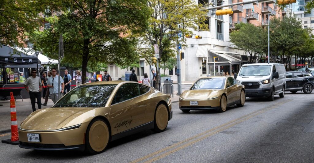 Tesla Cybercab: Κρυφά χειροκίνητα χειριστήρια στην οθόνη