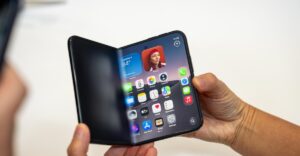 Η Apple ανακοίνωσε το πρώτο αναδιπλούμενο iPhone Duo