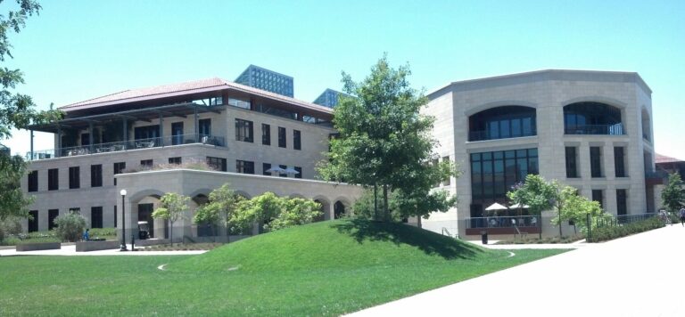 Το Stanford προσφέρει νέα μαθήματα σε AI prompting και vibecoding