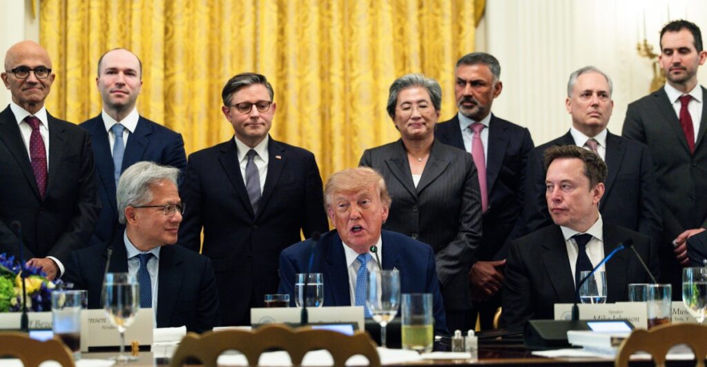 Η Silicon Valley υιοθετεί τη μετονομασία της AI από τον Τραμπ