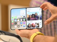 «Crackgate» στο iPhone Duo: Βρήκαν τι μπορεί να σπάει την οθόνη – Στο μικροσκόπιο ο μεντεσές