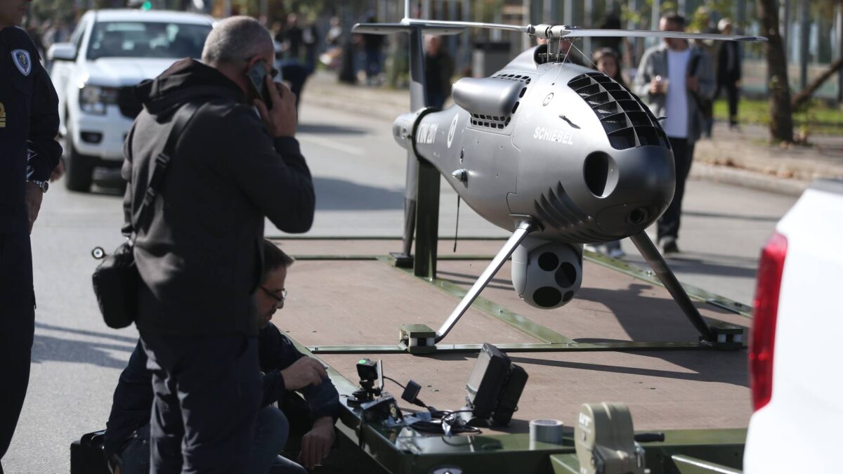 Drones εναντίον anti-drones: Τι αποκάλυψε η παρέλαση της 28ης Οκτωβρίου για τον πόλεμο του αύριο