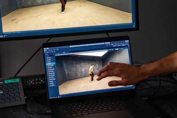 Το νέο MacBook Pro φέρνει το Apple CMF 2026 στους επαγγελματίες χρώματος