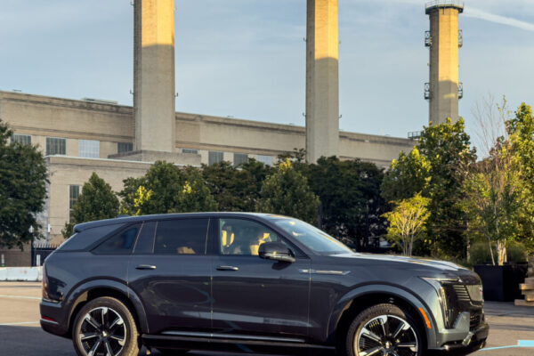 Cadillac Escalade IQ: το ηλεκτρικό SUV 4 τόνων με αυτονομία 460 μιλίων