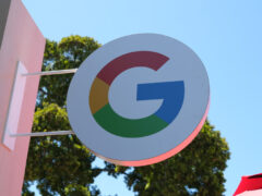 Η Google λέει ότι η αναζήτηση με AI αποδίδει λιγότερα έσοδα