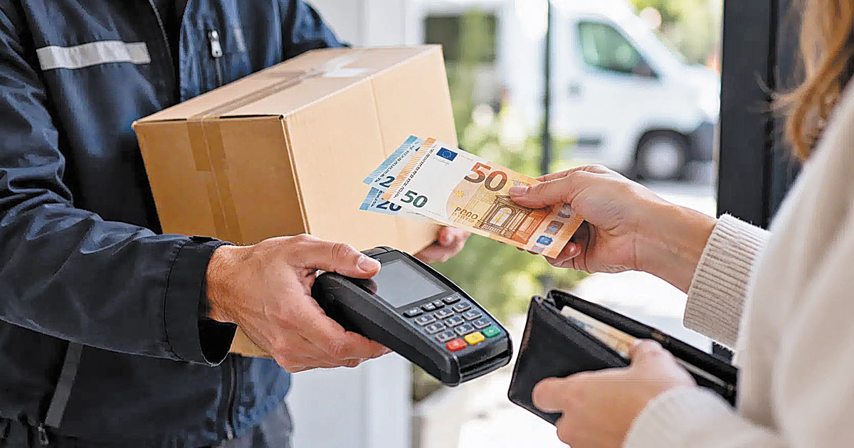 Παραμένει η αντικαταβολή με μετρητά στις παραγγελίες μέσω courier – Αποσύρθηκε η διάταξη