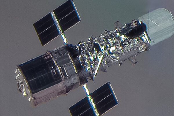 Η NASA ζητά ιδέες για τη σωτηρία του Hubble από την επανείσοδο
