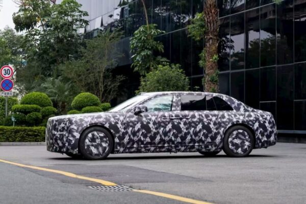 Η BYD ετοιμάζει υπερπολυτελές ηλεκτρικό σεντάν με μπαταρίες στερεάς κατάστασης